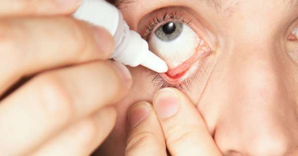 Adiós a los lentes para siempre: la FDA aprueba gotas oftalmológicas que corrigen la visión de manera automática