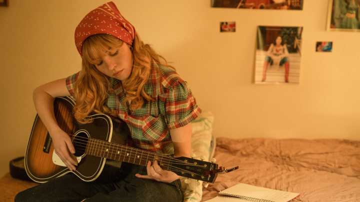 'Americana' review: Sydney Sweeney sparkles in dusty crime drama