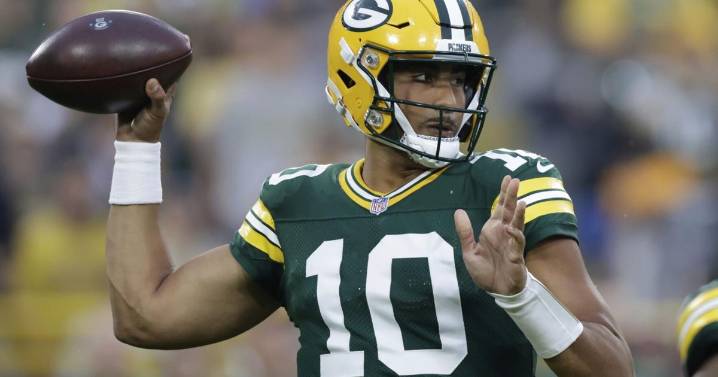 QB Jordan Love returns to Packers practice after thumb surgery