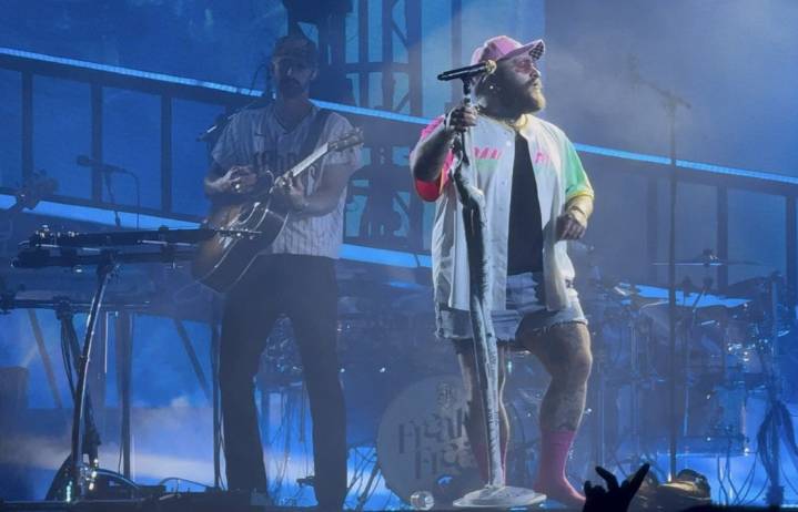 Music review: A vulnerable Teddy Swims wins over San Diego with soul and sincerity