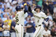 Brewers rout Pirates, extend winning streak to league