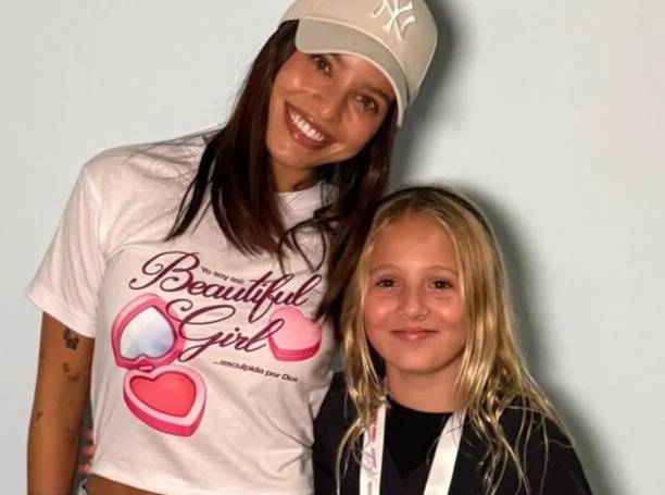 El gesto de Emilia Mernes que hizo emocionar a una fan argentina en Miami: “No lo podía creer”