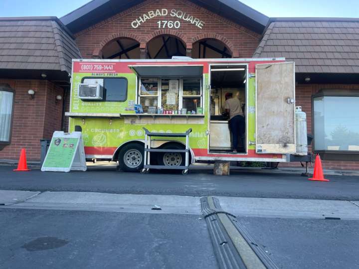 'We're definitely not going to be intimidated;' Kosher food truck operators reports theft