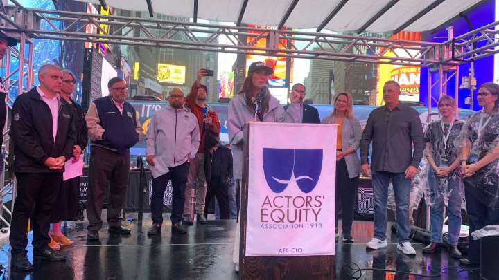 Brooke Shields, Actors' Equity Rally Ahead of New Broadway Contract