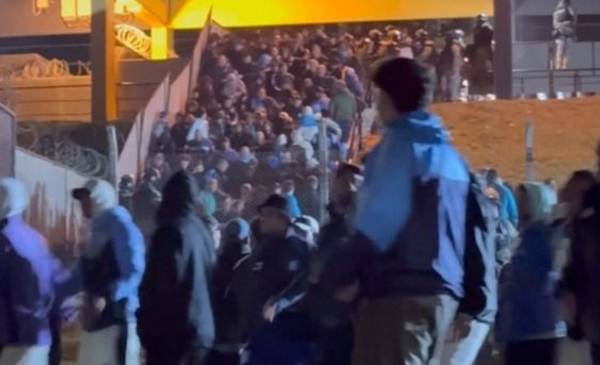 Caos con los hinchas de Racing en Uruguay: Milito furioso y el rol de Costas