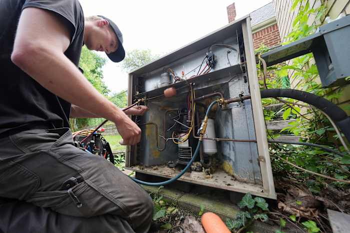 Houston ISD unveils $40M plan to fix aging HVAC, roof systems across dozens of schools