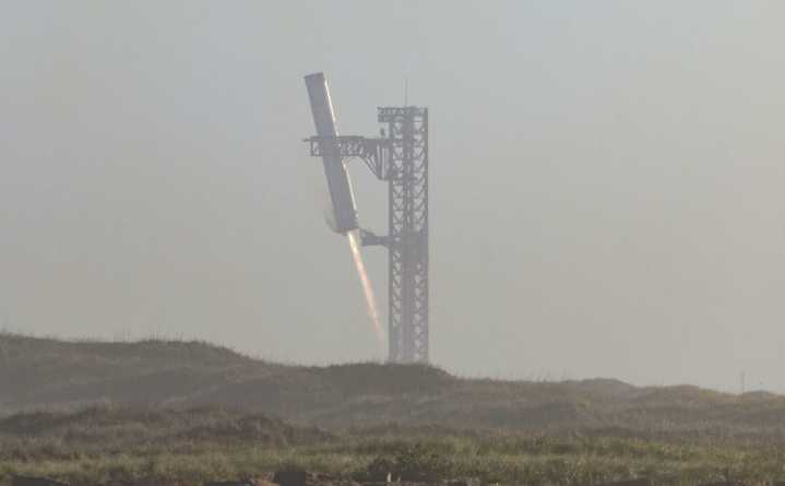 Starship de SpaceX completa con éxito su décimo vuelo de prueba