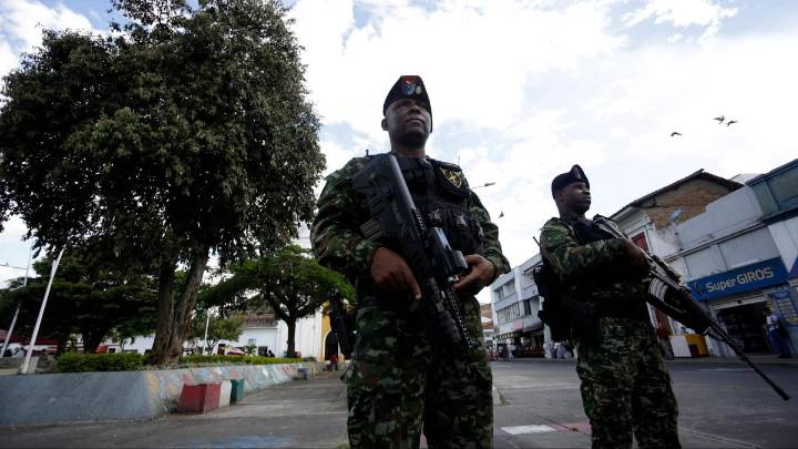 Cayeron cargamentos de marihuana y clorhidrato de cocaína cuando se movilizaban en vías del Valle del Cauca: dos personas fueron capturadas