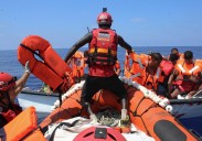 El 'Aita Mari' pone rumbo a Bari para desembarcar a los trece migrantes rescatados «que se encuentran bien y tranquilos»