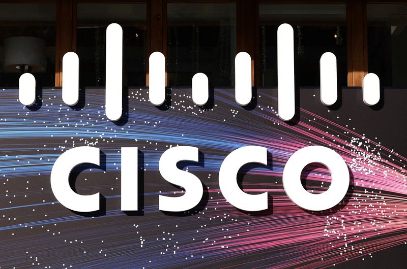 Cisco forecasts first-quarter revenue above estimates