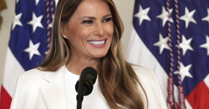 Melania Trump invita a estudiantes a participar en concurso nacional de IA