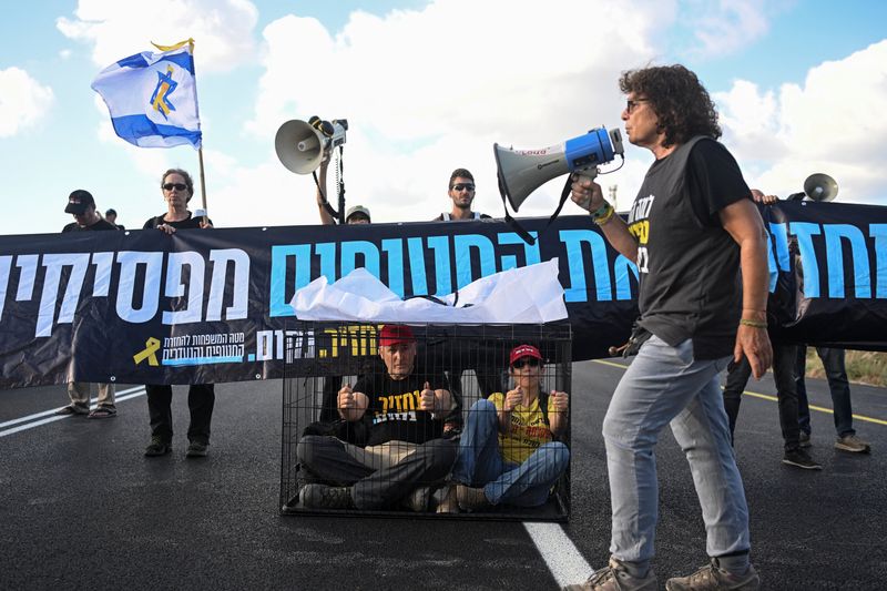 Families leave Gaza City after night of bombardment, Israelis protest