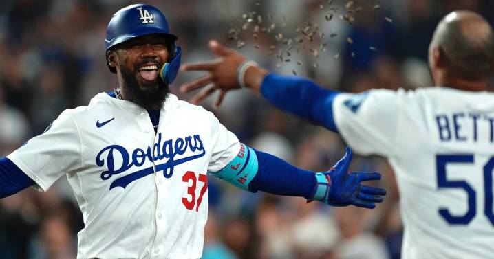 Betts' sacrifice fly and Hernández's homer lift Dodgers over Padres for tie in NL West