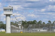 Ron DeSantis transformará a una correccional de Florida en un nuevo centro de detención de inmigrantes