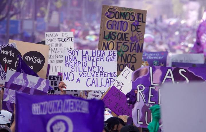 Exigen organizaciones política integral contra la violencia de género