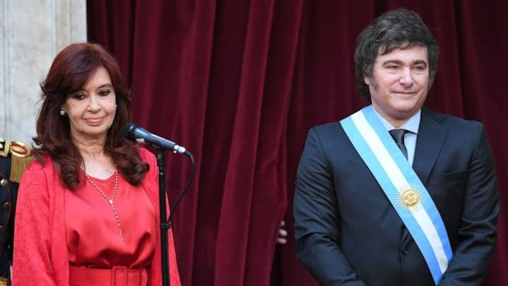 Cristina Kirchner cruzó a Milei por los audios de las presuntas coimas en la Agencia de Discapacidad: "Es infinitamente peor que Vialidad"