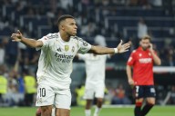 Mbappé rescata al Real Madrid con un penalti en su debut liguero