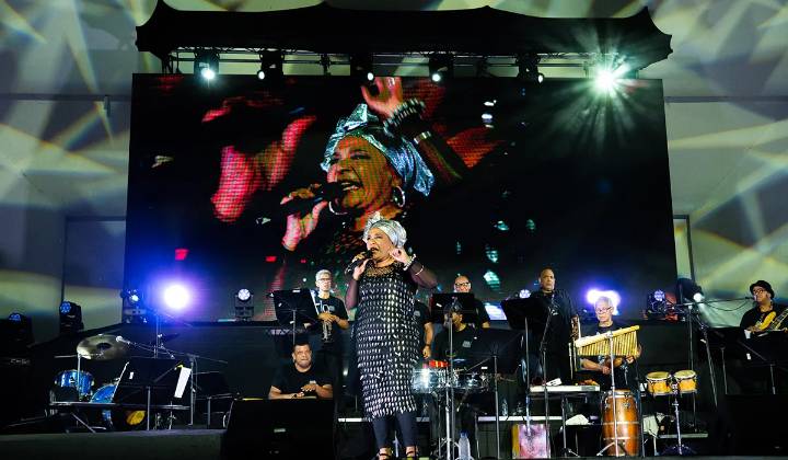 Trina Medina rinde tributo a Celia Cruz con «Azúcar Eterna»