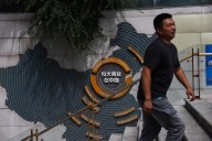 Evergrande, expulsada de Bolsa de Hong Kong tras mantener acciones congeladas por 18 meses