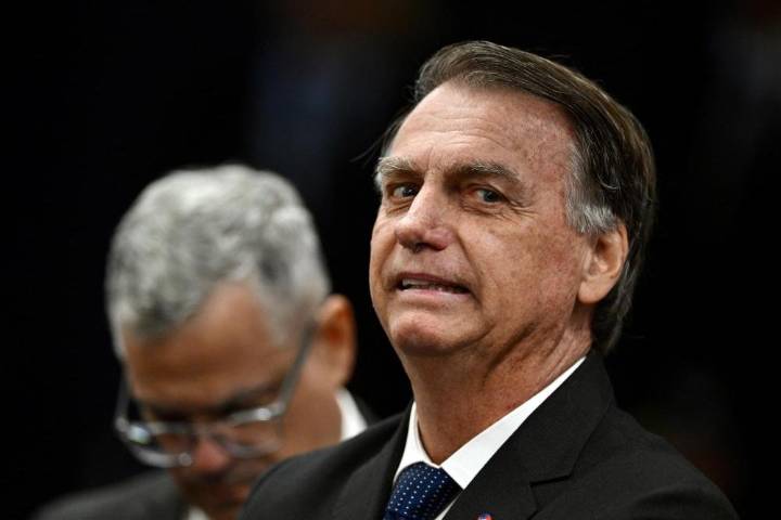 Juez ordena reforzar la vigilancia a Bolsonaro, en prisión domiciliaria