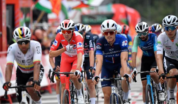 La Vuelta a España está en alerta: candidato a la general sería baja