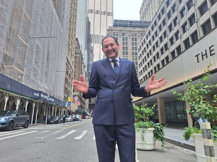 Un empresario biotecnológico cubano aspira ser alcalde de NYC con un plan de ‘ciudad santuario’ más estricta e inteligente