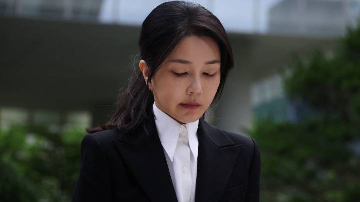 Wife of jailed South Korean ex-president indicted for corruption abribery and stock manipulation