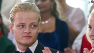 Familia real noruega en la polémica: Hijo de la princesa es acusado de 32 delitos