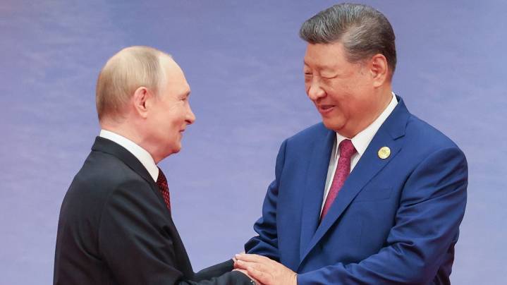 Xi Jinping exhibe su influencia con Putin y Modi