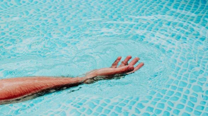 Fallece ahogado un bañista de 64 años en una piscina de Alicante