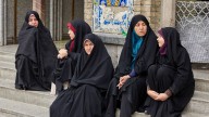 Irán propone permitir que las mujeres conduzcan motocicletas; está prohibido desde 1979