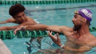 Michael Phelps regresó a las albercas: enseñó a nadar a jugadores de Baltimore Ravens (Video)