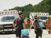 Trágico accidente de un bus turístico en el norte de Nueva York deja al menos cinco muertos y decenas de heridos