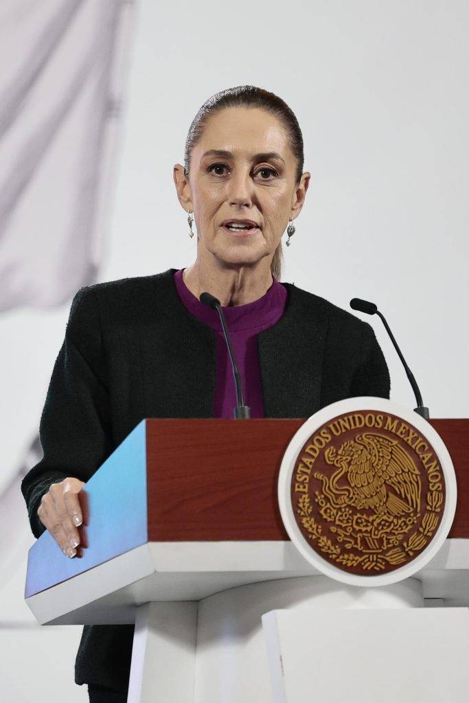 México aboga por la no intervención ante el despliegue militar de...