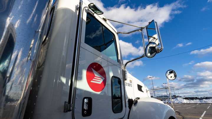 Canada Post heads back into bargaining with union after delay