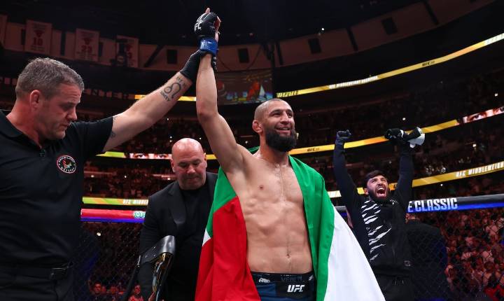 Chimaev gana el título de los medianos de UFC por decisión unánime