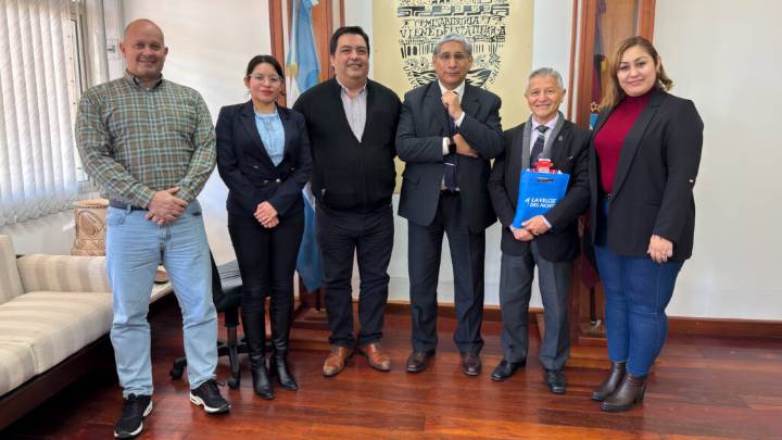 La UNSa avanza en un convenio con Flecha Bus para beneficios y prácticas profesionales