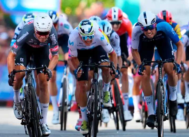 Philipsen es el primer líder de la Vuelta a España -