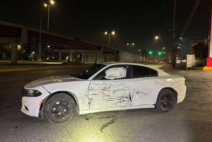 Ignora semáforo en rojo y provoca aparatoso choque al oriente de Saltillo