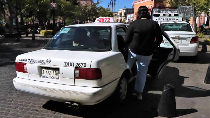 La era del taxi Tsuru se acerca a su fin en Aguascalientes: ¿qué cambios y desafíos se vienen para el transporte público?
