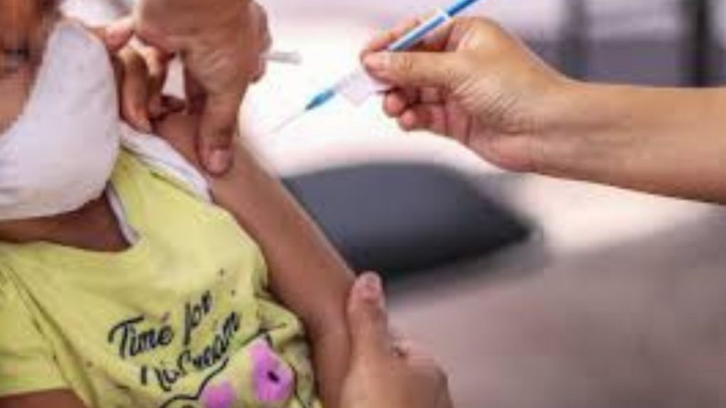 Escasez de vacunas deja indefensos a cientos de niños en el Estado de México