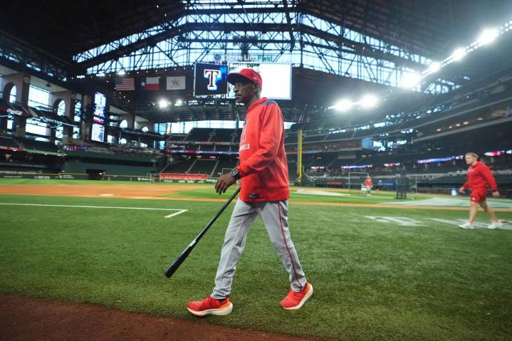 Angelinos logran jonrón en 1er lanzamiento y derrotan 4-0 a Rangers con Ron Washington presente – Chicago Tribune