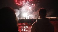 La lluvia respeta la traca final para un sonoro cierre de San Agustín: así fueron los fuegos artificiales