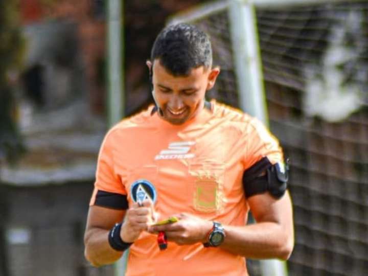 La AFA despidió a un árbitro por "atentar contra los valores del fútbol"