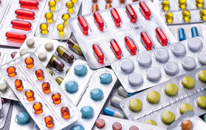 Trump llama a farmacéuticas para que reduzcan precios de los medicamentos