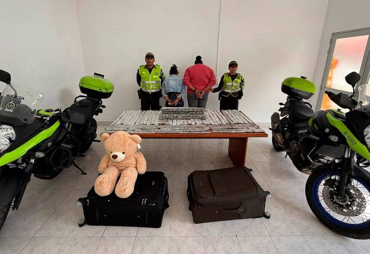 Dos mujeres capturadas con 7.400 detonadores eléctricos ocultos en peluches rumbo a Medellín