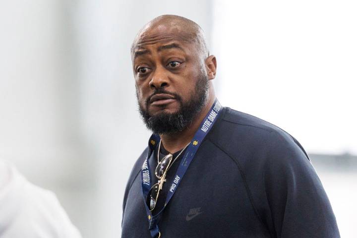 NFL Media’s Odd Gesture for Mike Tomlin Makes Steelers HC Leave Podium Immediately Mike Tomlin’s latest press conference took an unexpected turn — and it wasn’t because of anything he said. Aryan Mamt