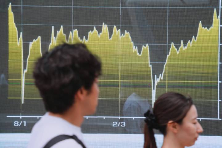 A rally for Apple leads Wall Street higher