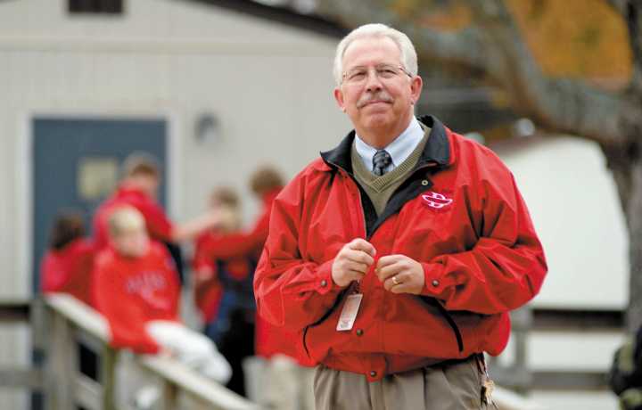 Sports obituary: Tight end became a legend in education