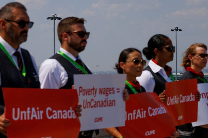 Air Canada pay talks intensify as cabin crew protest, threaten strike